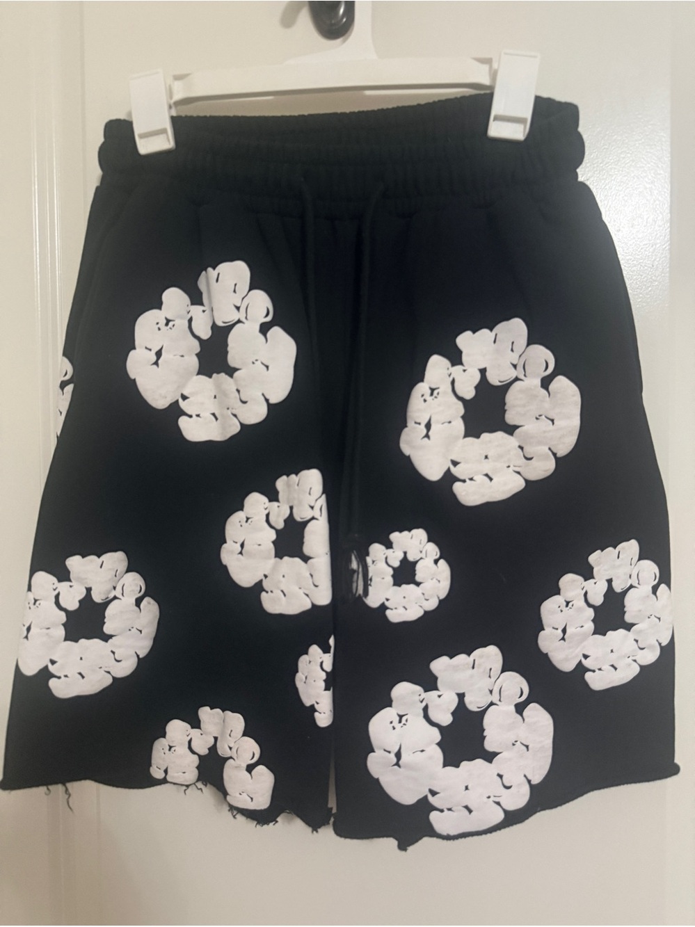 Denim tears size medium Black Shorts with White Floral Circle Print